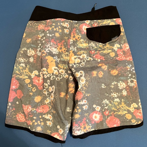 Men’s floral bathing suit trunks - Picture 2 of 3